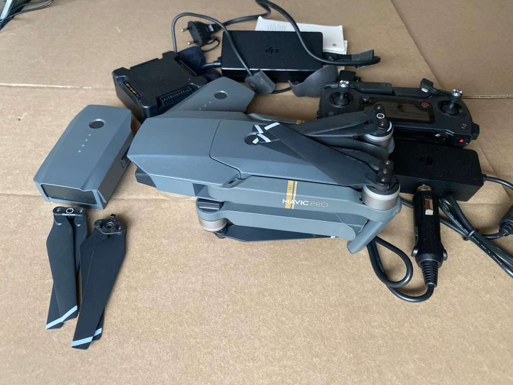 DJI Mavic Pro  WITH ACCESSORIES *  GOOD  CONDITION * BARGAIN